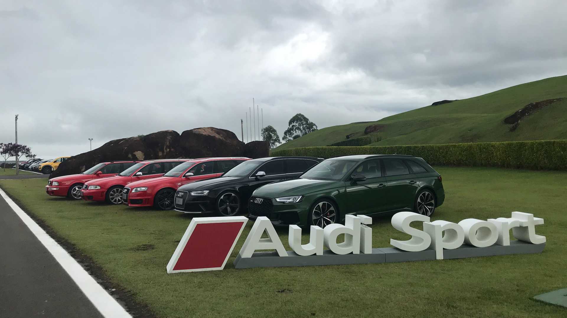 Primeiras impressões Audi RS4 Avant: Tradição mantida Linha-audi-rs-4-e-rs-2