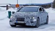 Mercedes EQE, le foto spia sulla neve