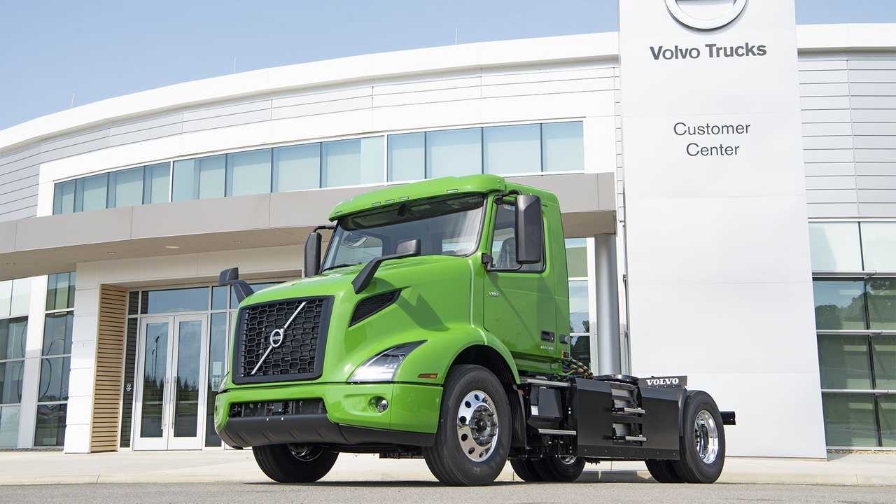Volvo VNR Electric Manhattan Beer