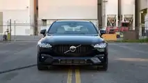 Vue avant extérieure de la Volvo V90 T6 R-Design à traction intégrale 2021