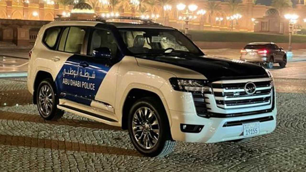 La Toyota Land Cruiser 300 della polizia di Dubai