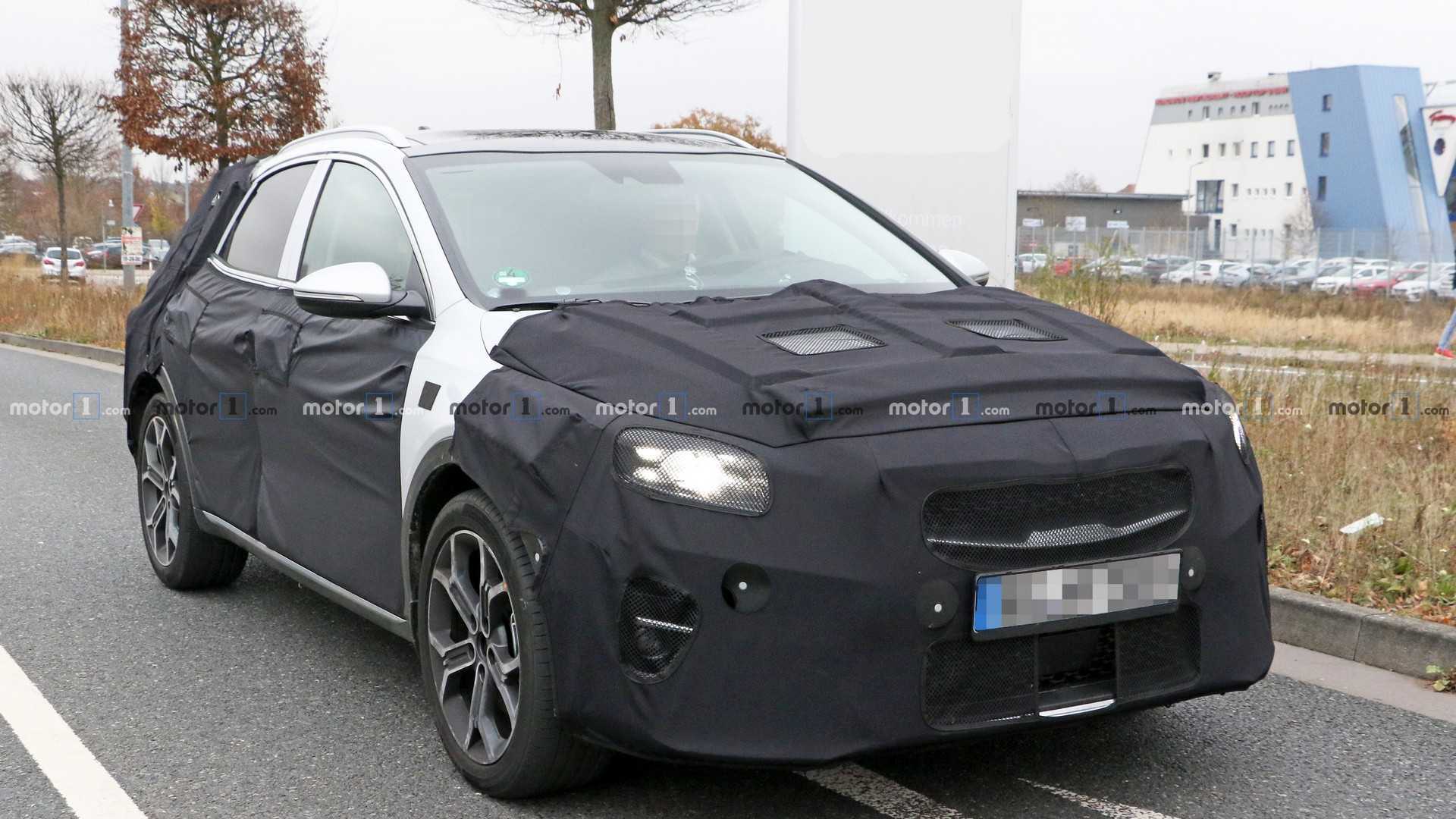 https://cdn.motor1.com/images/mgl/OljAR/s1/2020-kia-ceed-crossover-spy-photo.jpg 2020-kia-ceed-crossover-spy-photo