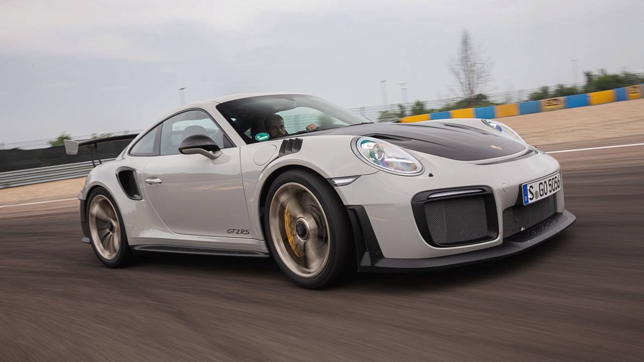 McLaren 720S VS Porsche 911 GT2 RS