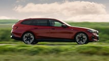 BMW i5 M60 xDrive Touring (UK-spec)
