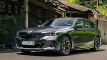 BMW i5 Touring M60 front three-quarter view