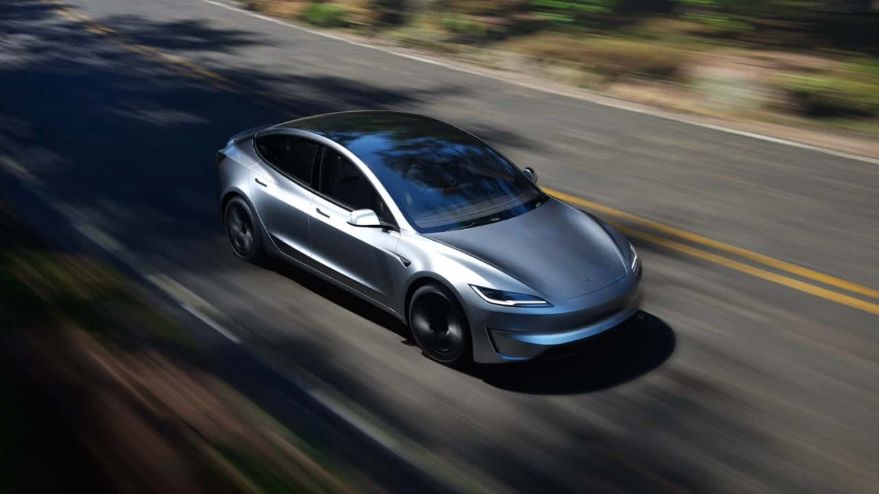 Model 3 Argento Mercurio 1