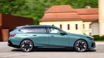 BMW i5 eDrive40 Touring (2024) nel test
