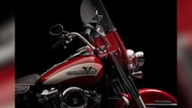 Harley-Davidson Hydra Glide Revival 2024 - Primer plano de la parte delantera derecha