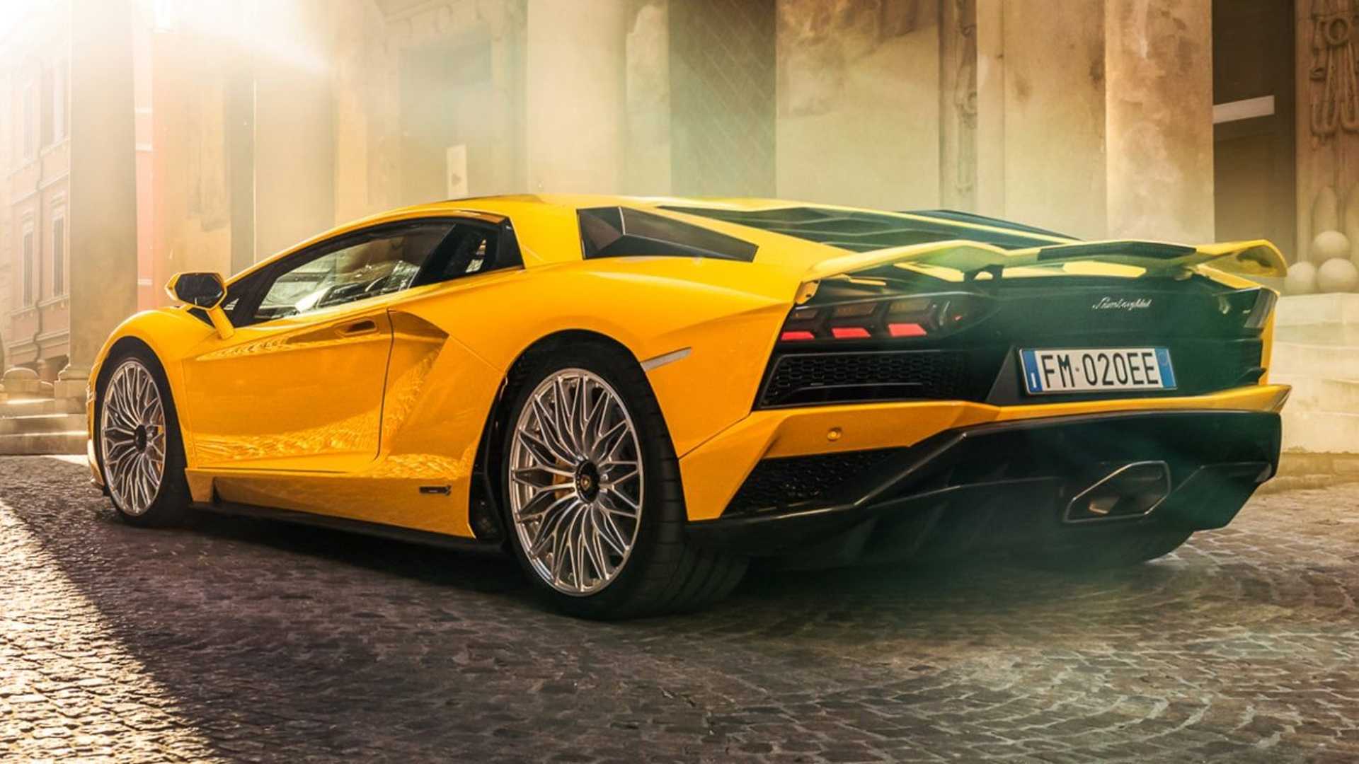 Netflix "Fastest Car" Features Aventador S