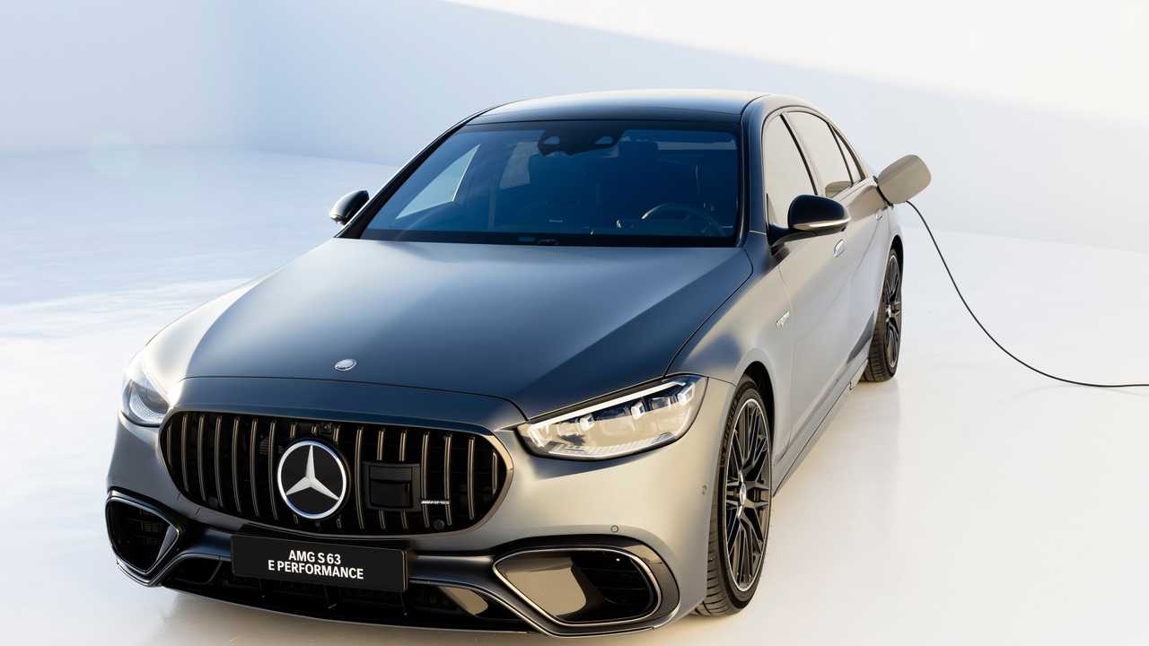2024 Mercedes-AMG S 63 E Performance Calvert Studio Day