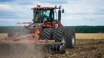 Agricoltori ucraini: coltivano e aiutano l'esercito
