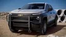 Chevrolet Silverado EV 2024 Work Truck, vista frontale esterna con paraurti