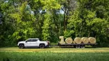 Autocarro da lavoro Chevrolet Silverado EV 2024 con capacità di traino di 10.000 libbre