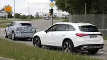 Foto spia del SUV Mercedes EQC di nuova generazione