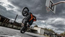 2024 KTM 125 Duke - Wheelie