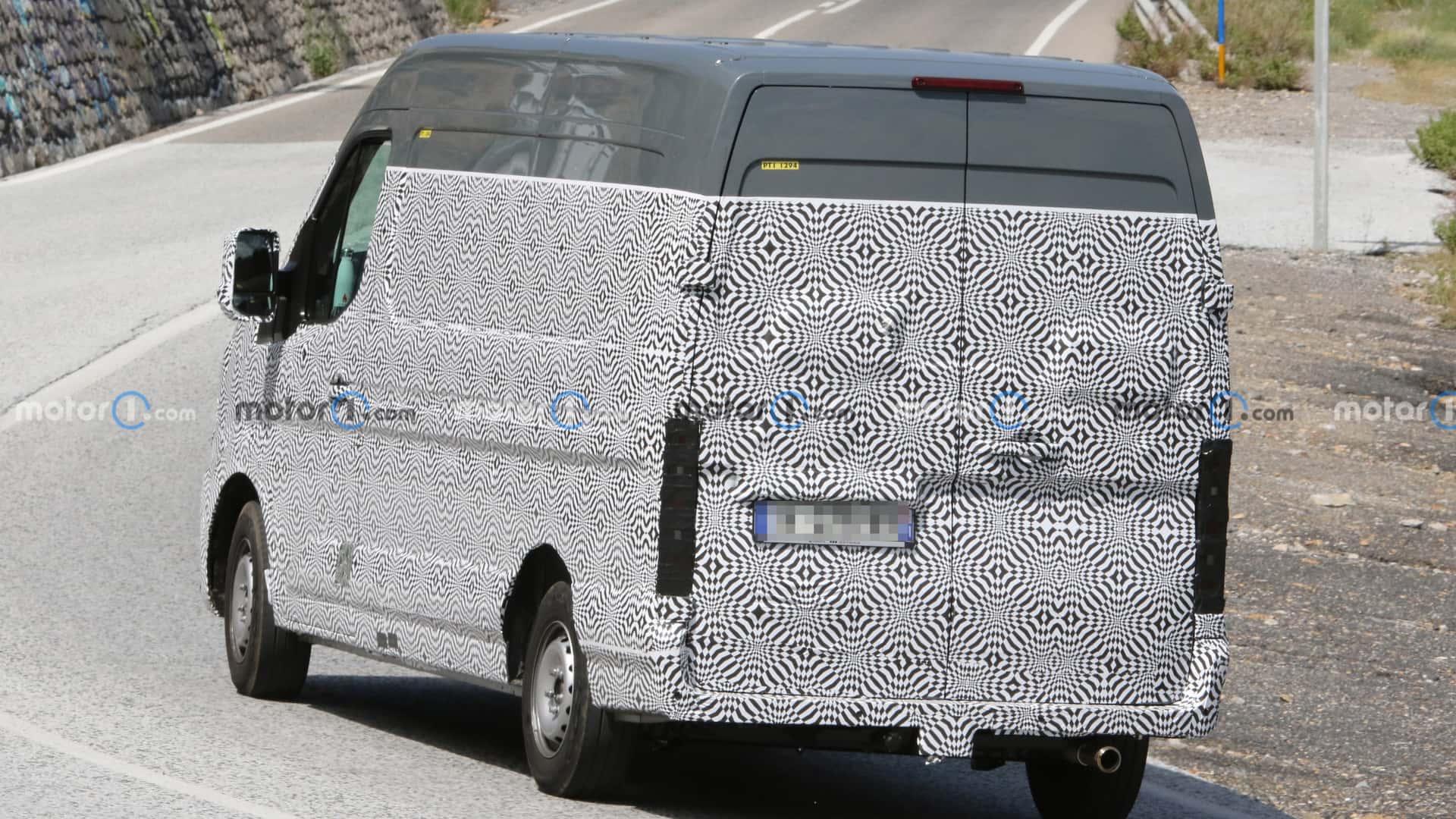 renault-master-new-spy-photo.jpg