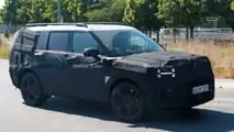 Hyundai Santa Fe (2024) als Erlkönig zeigt Lichtsignatur