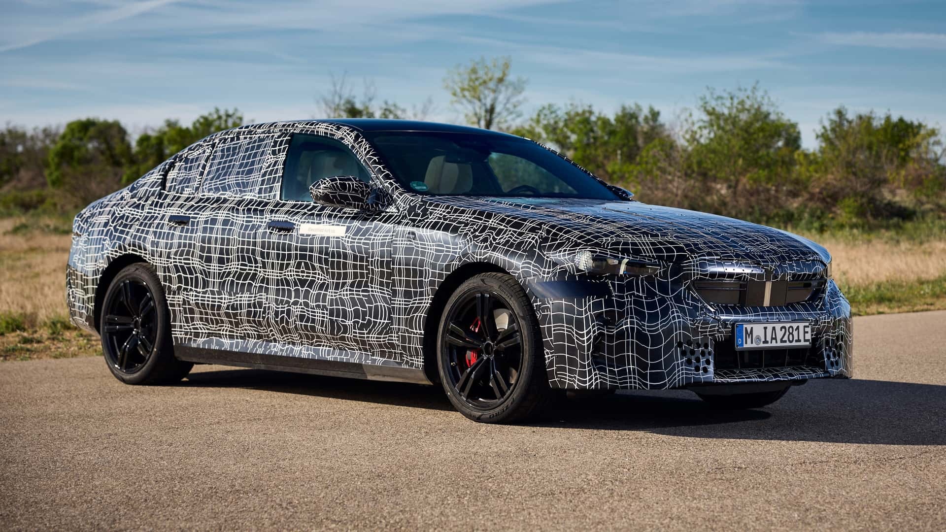 https://cdn.motor1.com/images/mgl/Oo3z7Y/s1/2024-bmw-i5-m60.jpg
