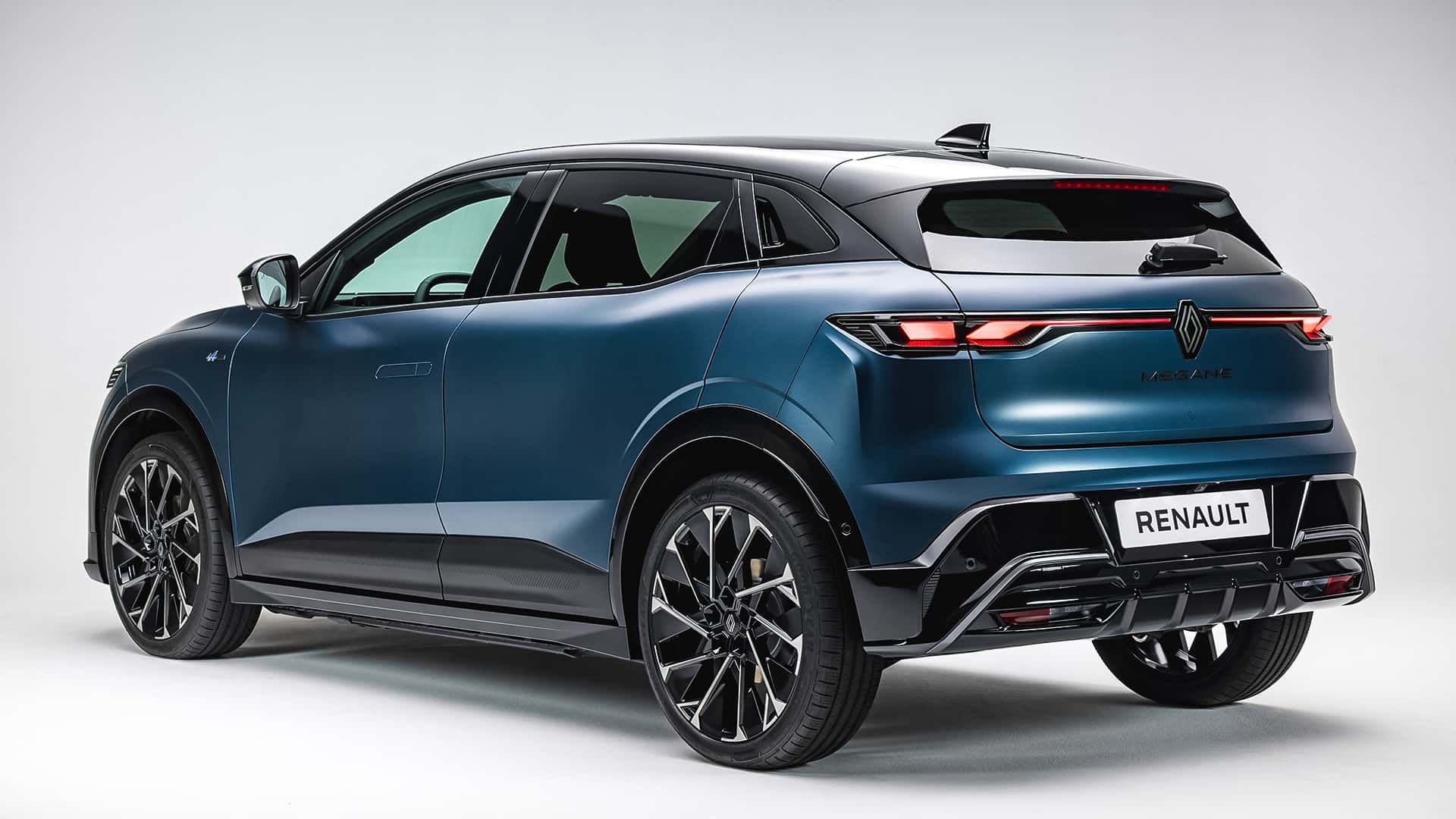 https://cdn.motor1.com/images/mgl/Oo9BrL/s1/renault-megane-e-tech-2026.jpg