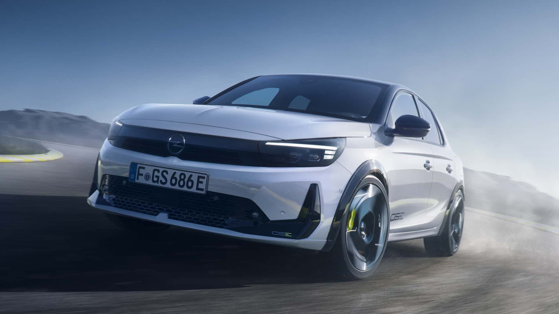 Corsa GSE elétrico tem base de Peugeot e é mais rápido que Golf GTI