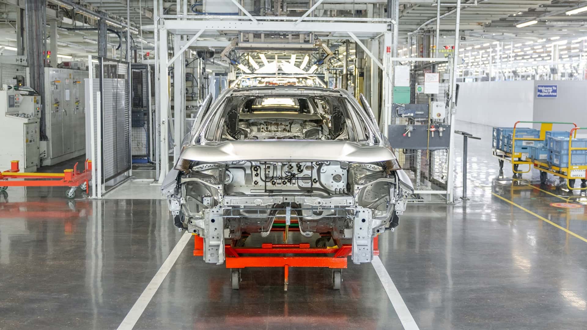 https://cdn.motor1.com/images/mgl/Oo9LAl/s1/toyota-gr-corolla-uk-plant-tour.jpg