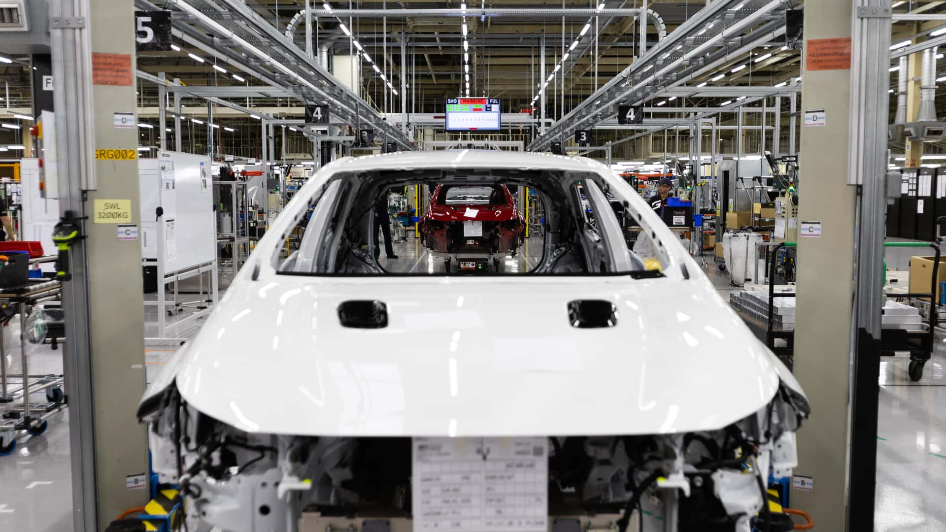 https://cdn.motor1.com/images/mgl/Oo9LQM/s1/toyota-uk-production.jpg