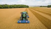 Nuovi trattori John Deere 8R, 8RT e 8RX: comfort evoluto, più efficienza e tecnologie smart per aziende agricole. in crescita
