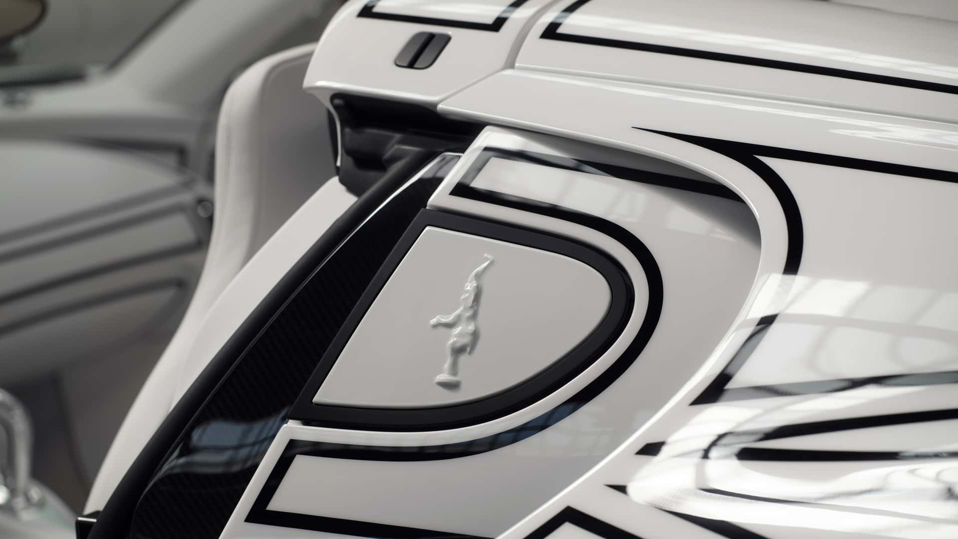 https://cdn.motor1.com/images/mgl/Oo9xgX/s1/bugatti-w16-mistral-blanc-eternel.jpg