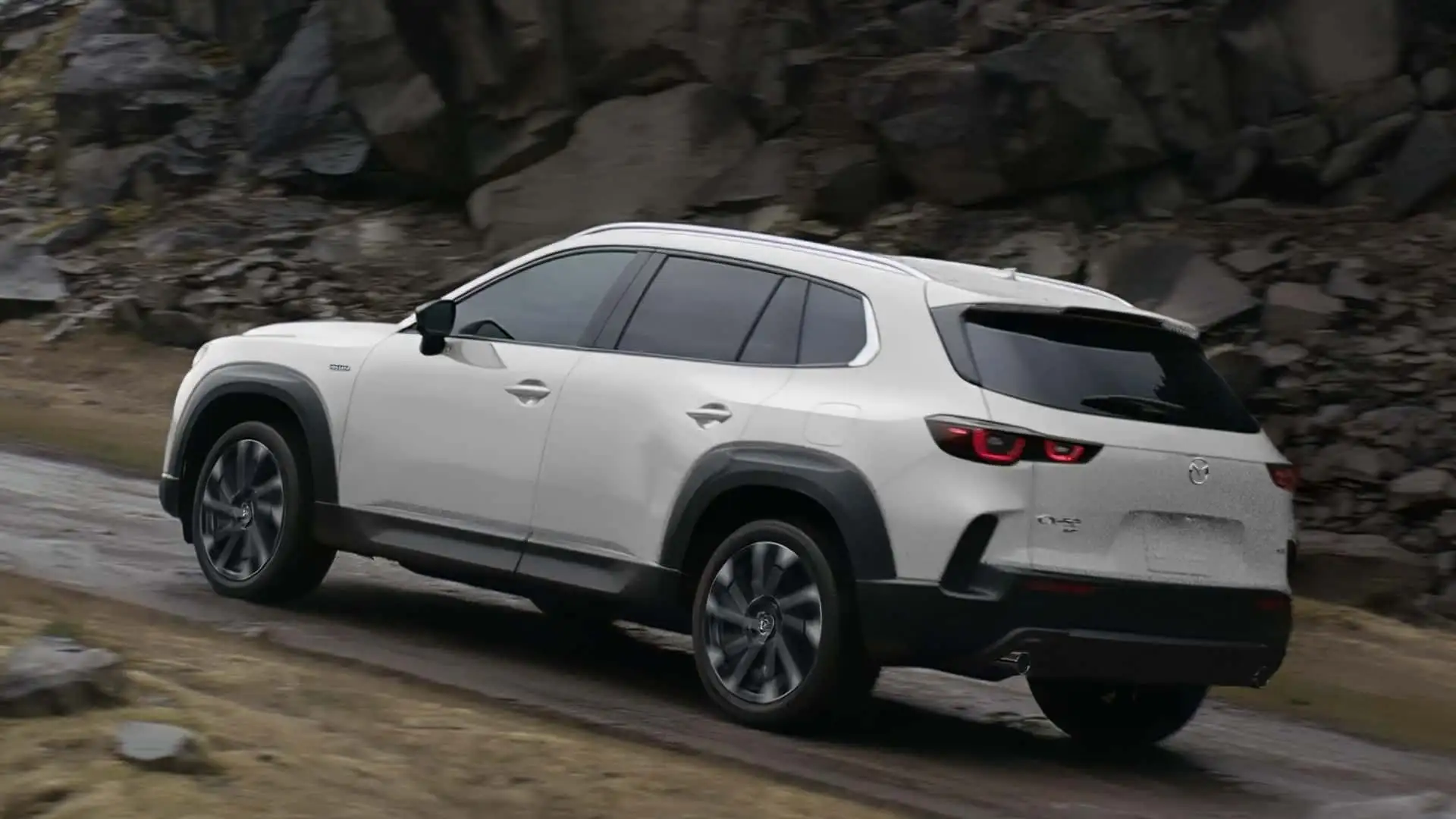 https://cdn.motor1.com/images/mgl/Oo9xqy/s1/mazda-cx-50-hybrid.webp