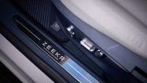 Zeker X, los interiores y el maletero