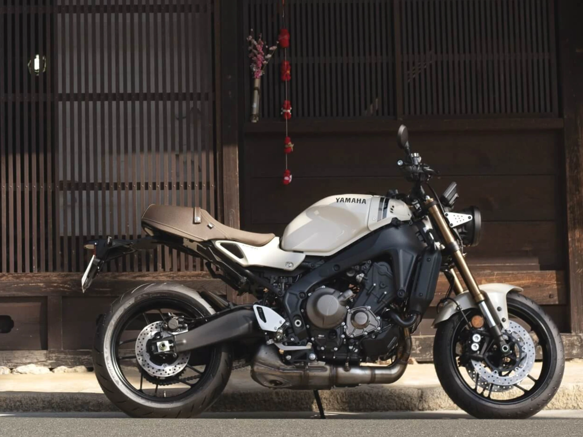 I'm Literally Drooling Over This Ceramic Ivory Japan-only Yamaha Colorway