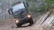 Mercedes-Benz Arocs 6x6 in Flecktarn