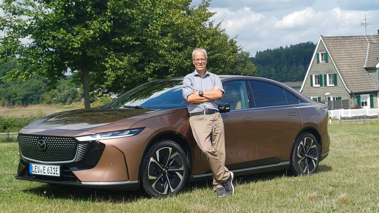 Mazda 6e in Melting Copper mit Autor Stefan Leichsenring