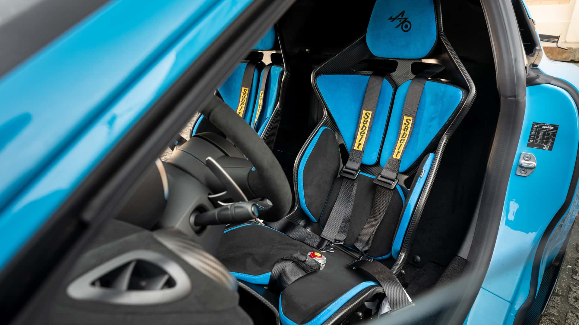 https://cdn.motor1.com/images/mgl/OoJvQl/s1/alpine-a110-r-70.jpg