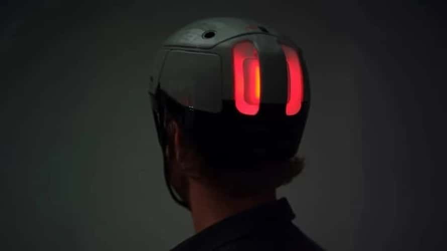Ecco il casco intelligente per bici elettriche: ha luci e altoparlanti
