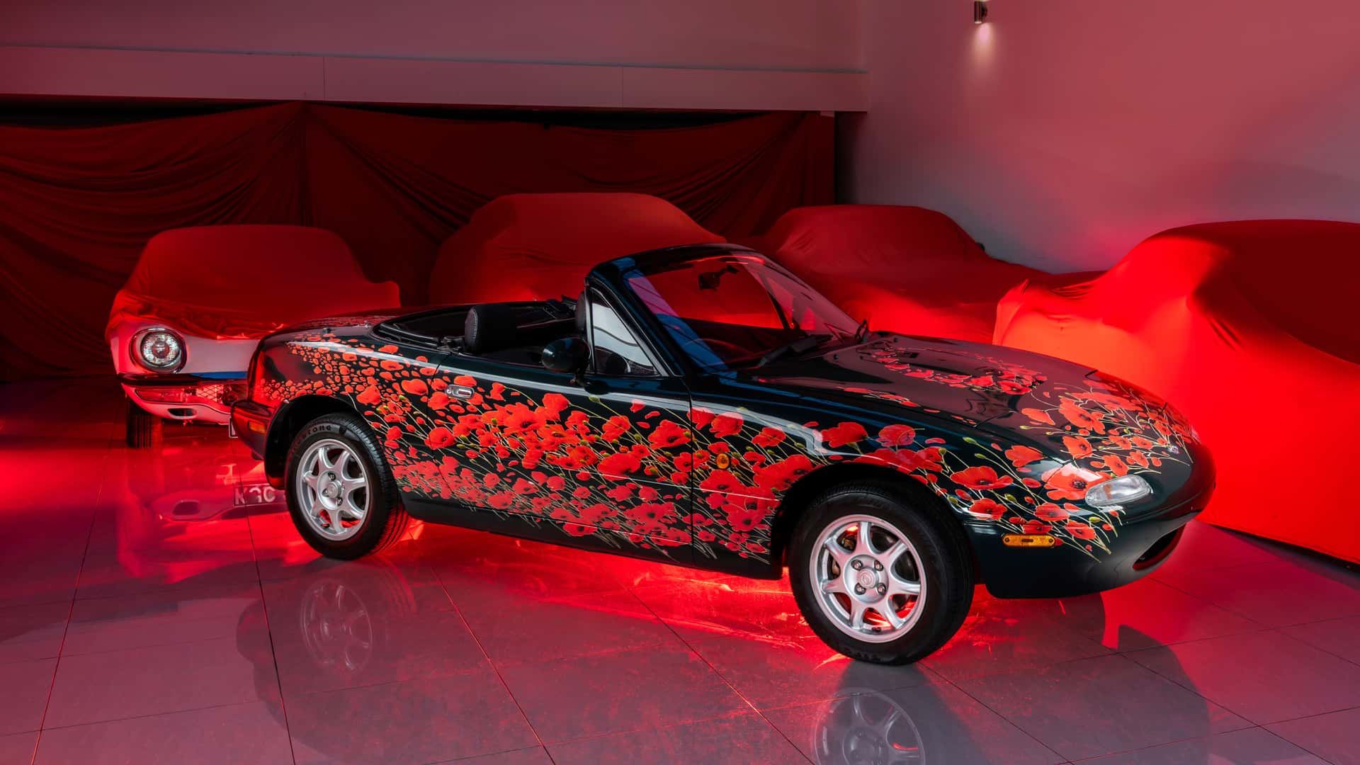 Mazda 推出以經典 MX-5 為基礎的罌粟花藝術車，紀念賽事