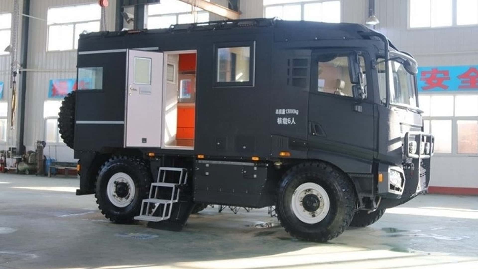 Fabricante chino presenta el Monster, una réplica del Mercedes-Benz Unimog para expediciones extremas