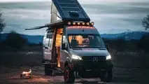 Skyloft Van de Redtail Overland furgoneta camper