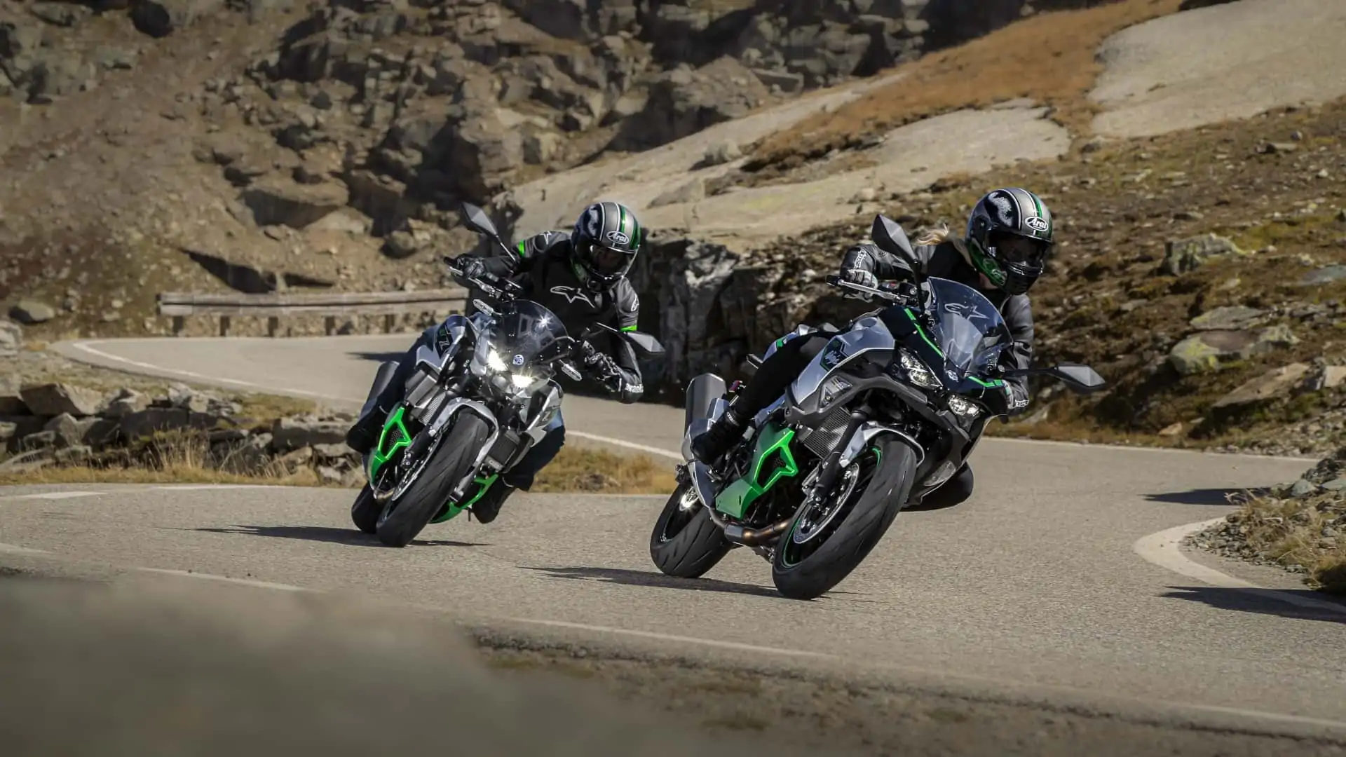 2024-kawasaki-z-7-and-ninja-7-