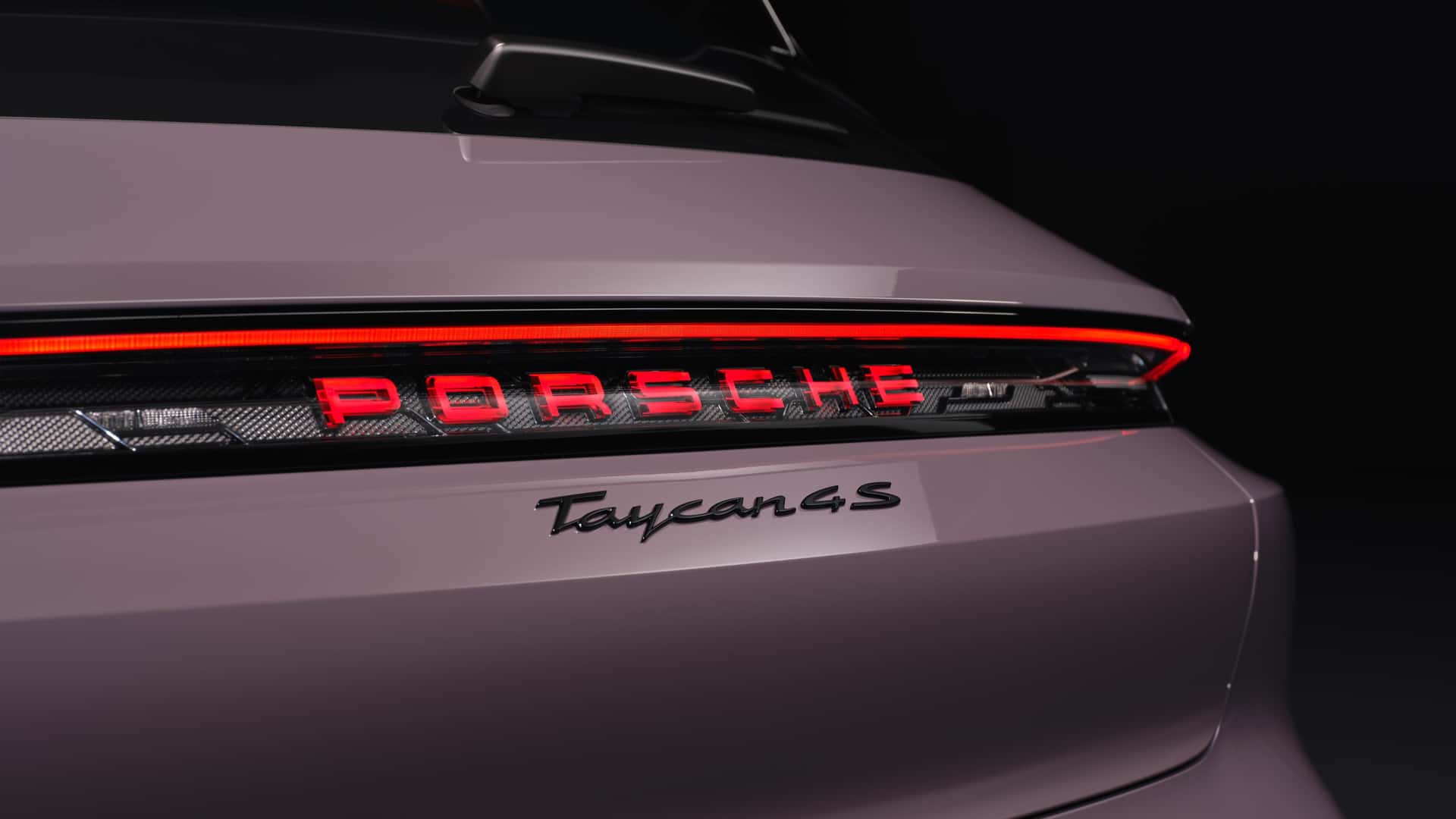 https://cdn.motor1.com/images/mgl/OoeOgo/s1/porsche-taycan-sport-turismo-2024.jpg