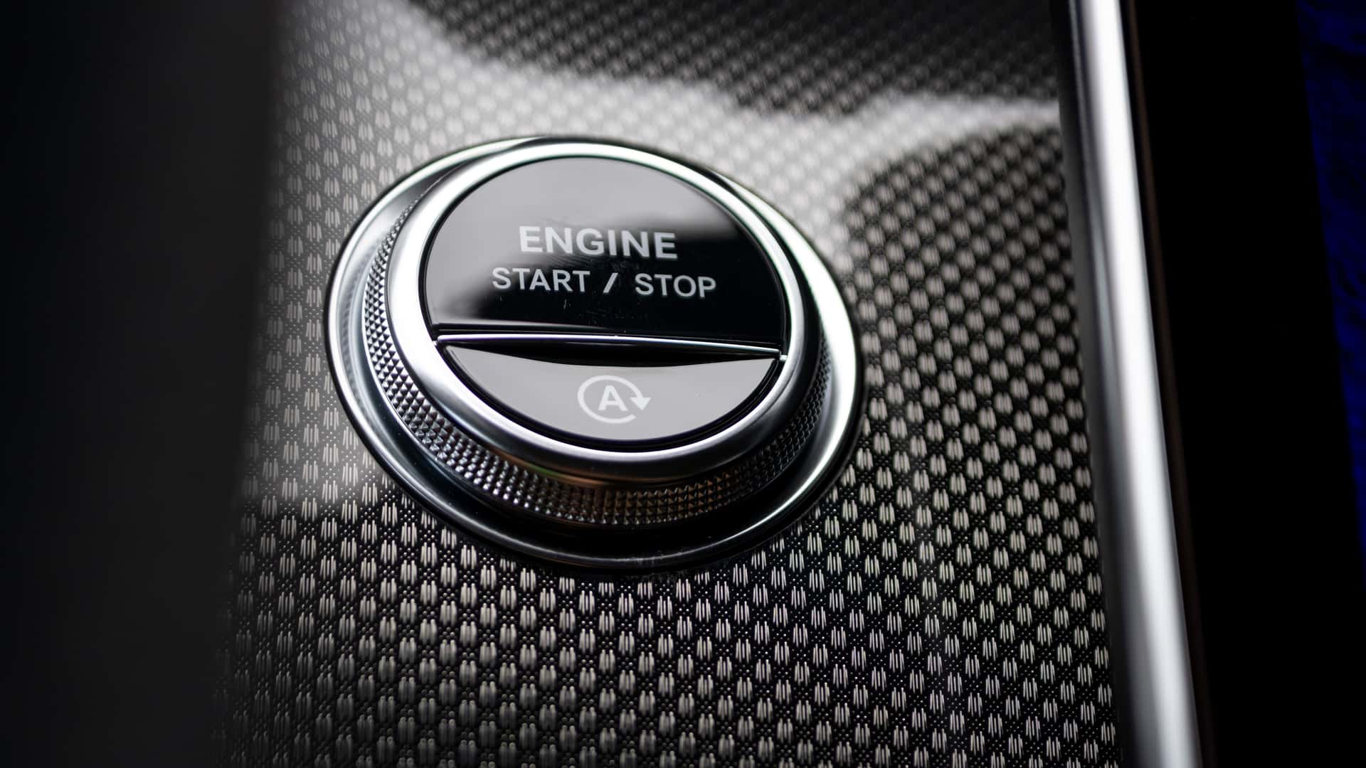 https://cdn.motor1.com/images/mgl/OoeoKL/s1/2024-mercedes-benz-cle-class-interior-start-button.jpg