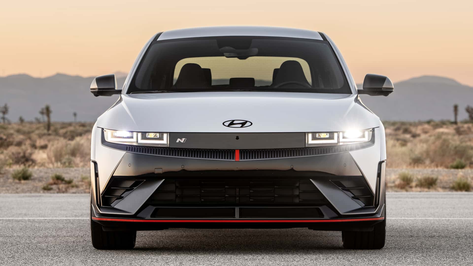 https://cdn.motor1.com/images/mgl/OoeqmR/s1/2025-hyundai-ioniq-5-n-front.jpg