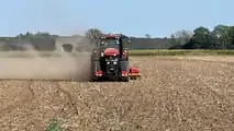 Foto - Case IH Magnum 340 AFS Connect autonomo: in campo col coltivatore