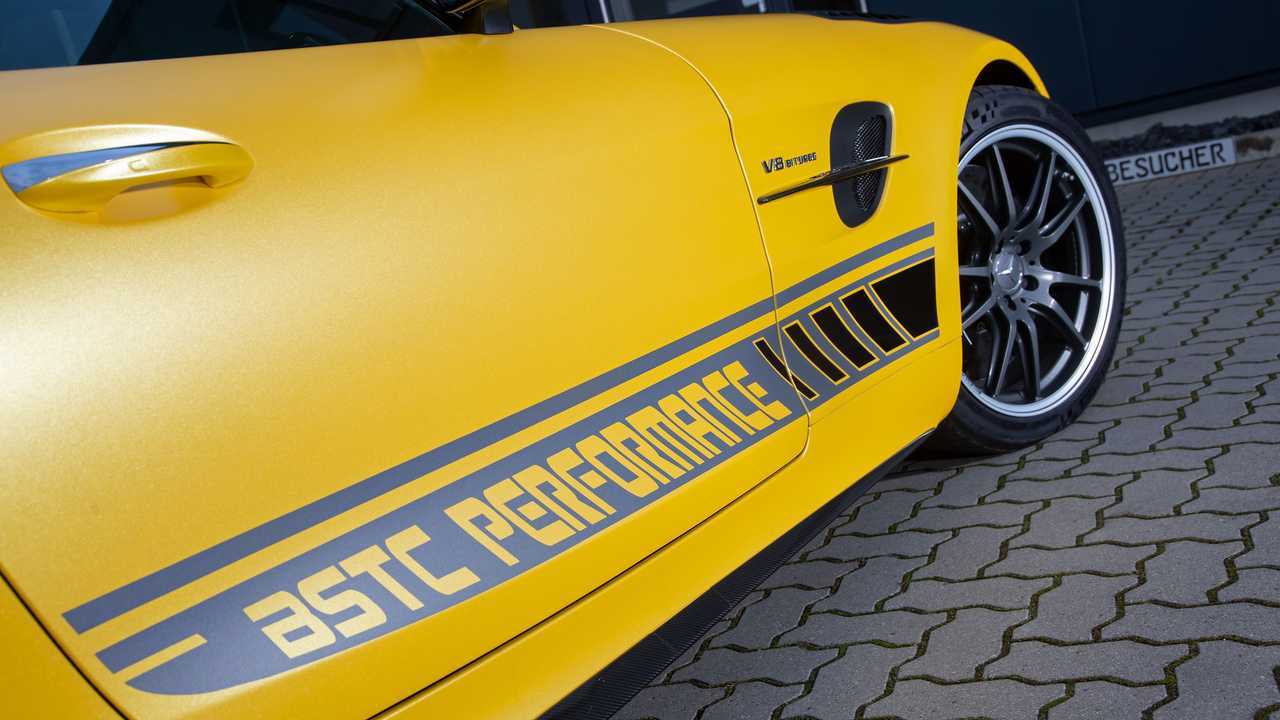 Mercedes AMG GT R Pro di BSTC-Performance Fianco