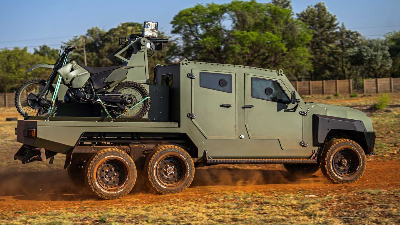 Toyota Land Cruiser blindado de seis ruedas de SVI Engineering