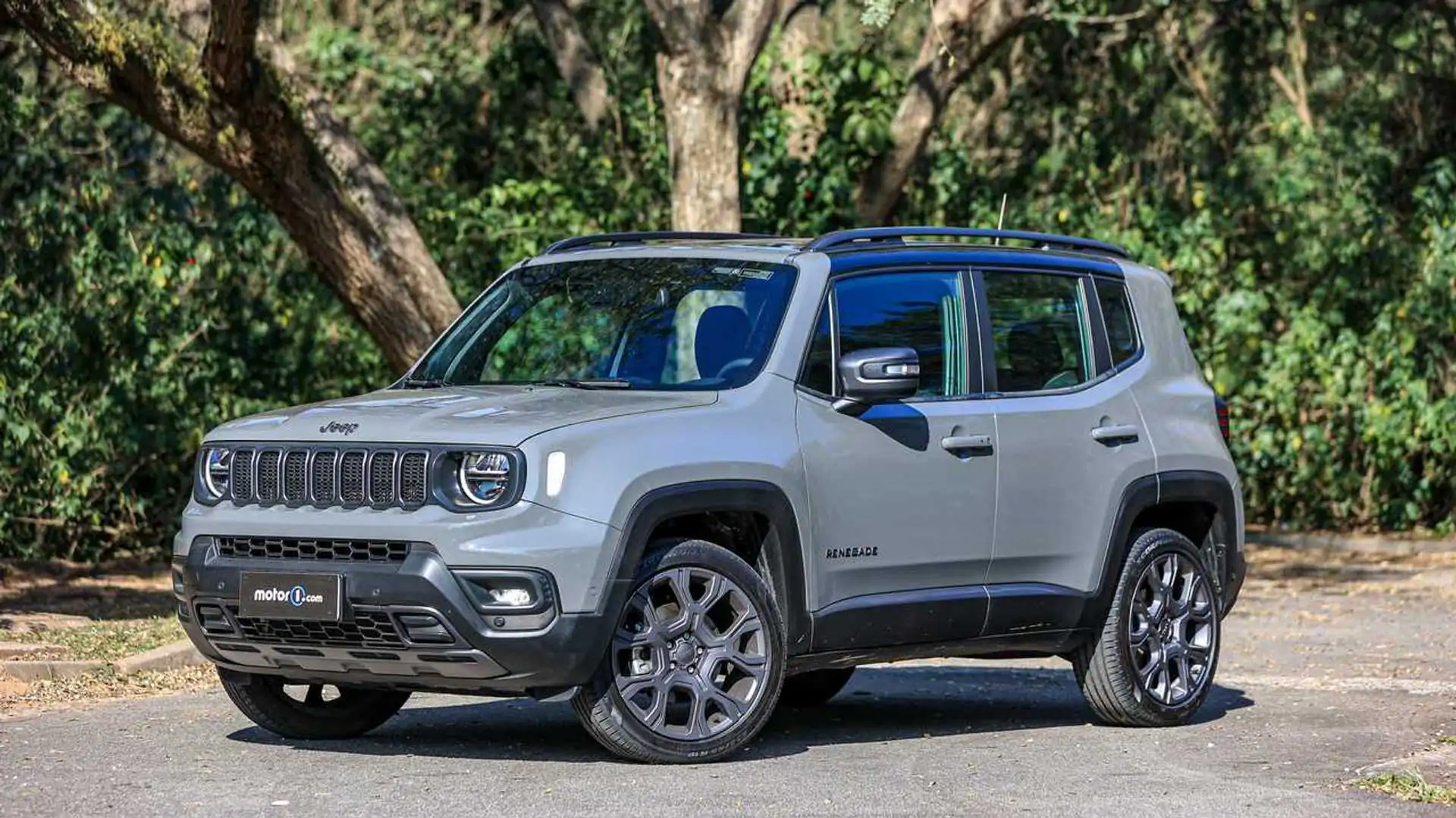 https://cdn.motor1.com/images/mgl/OoomRy/s1/jeep-renegade-s-dianteira-diagonal.webp