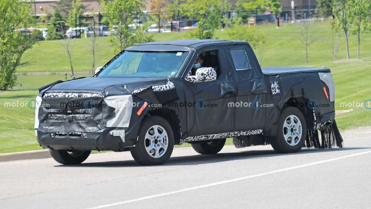 Yeni Toyota Tacoma Tundra Gövdesi İle Casuslara Yakalandı