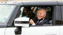 us-president-joe-biden-test-driving-the-2022-gmc-hummer-ev-pickup (2)