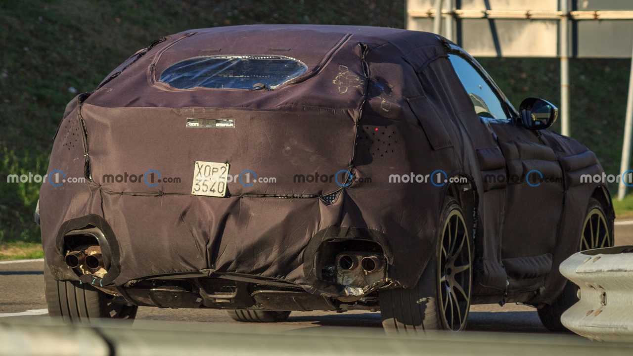 Ferrari Purosangue, le foto spia con la carrozzeria