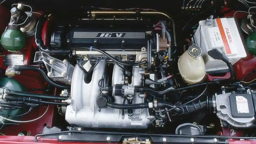 i-4-cilindri-della-famiglia-di-motori-xu-di-psa.webp